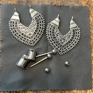 Elegant Silver and Black Filigree Earrings